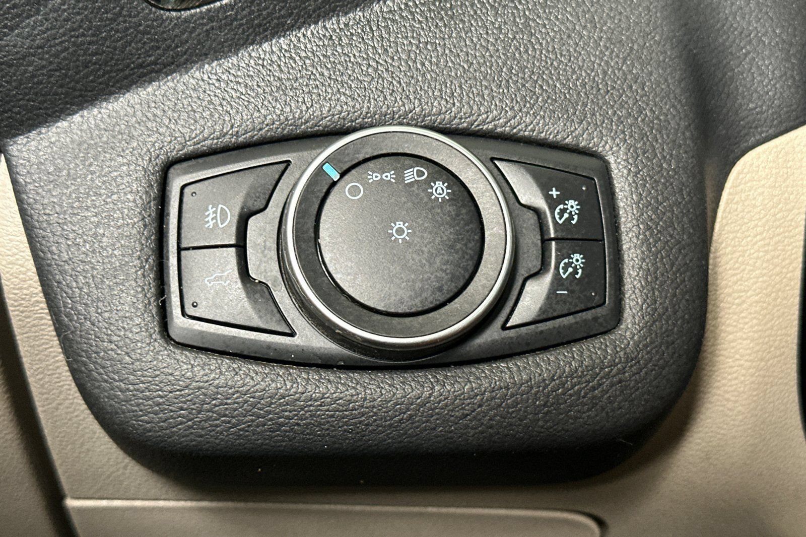 Certified 2018 Ford Escape Titanium FWD image 40