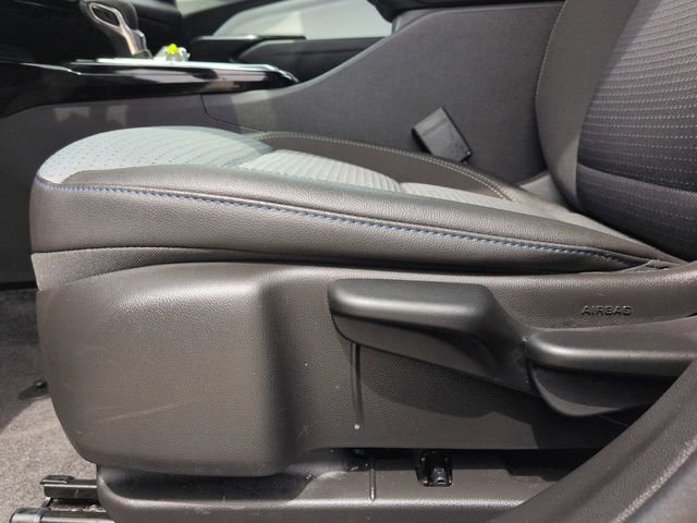 Used 2025 Chevrolet Trax LT w/ LT Convenience Package image 23