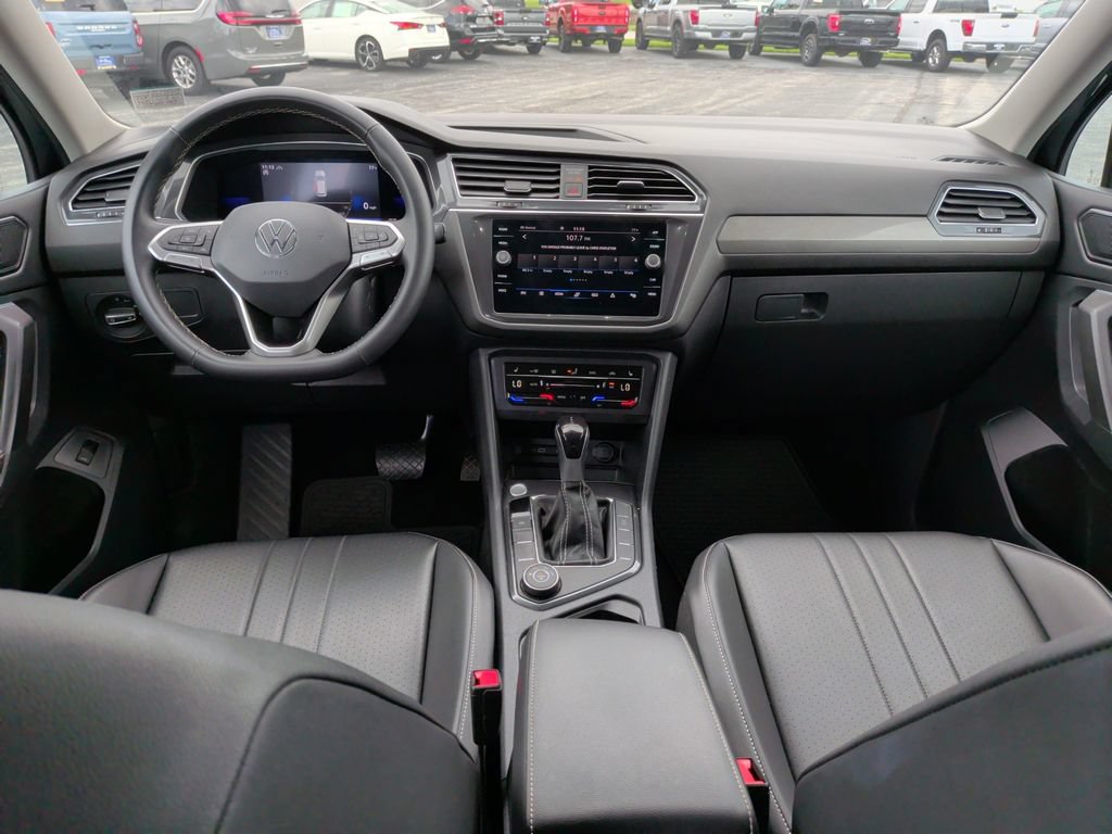 Used 2022 Volkswagen Tiguan SE AWD/4WD image 2
