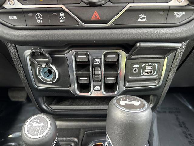 Used 2024 Jeep Wrangler Unlimited Sahara w/ Technology Group AWD/4WD image 28