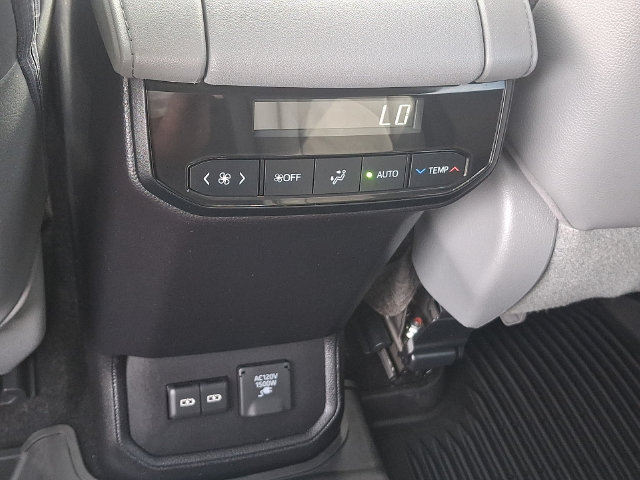 Used 2023 Toyota Highlander Limited AWD/4WD image 11