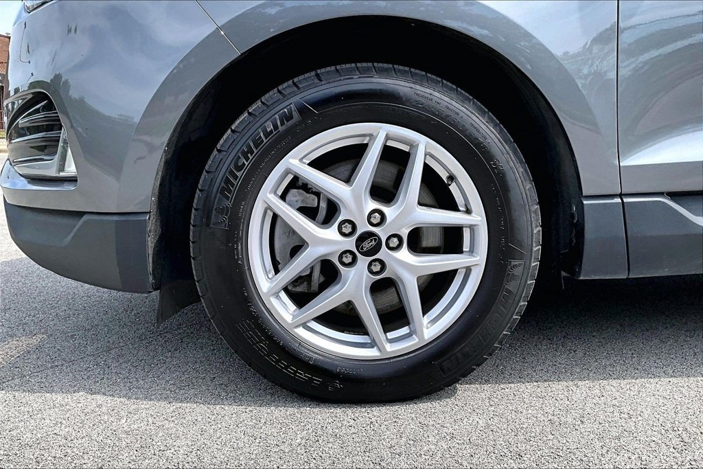 Certified 2024 Ford Edge SEL w/ Convenience Package AWD/4WD image 9