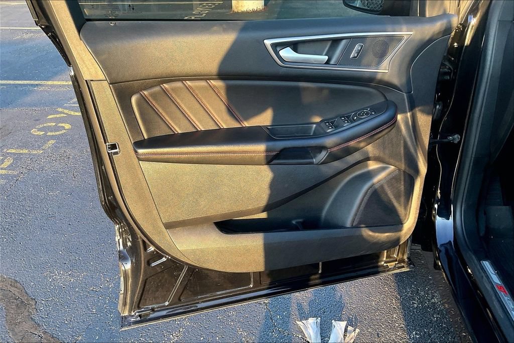 Certified 2021 Ford Edge ST-Line w/ Class II Trailer Tow Package AWD/4WD image 22