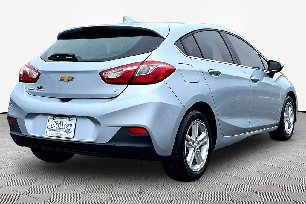 Used 2017 Chevrolet Cruze LT w/ Convenience Package image 4