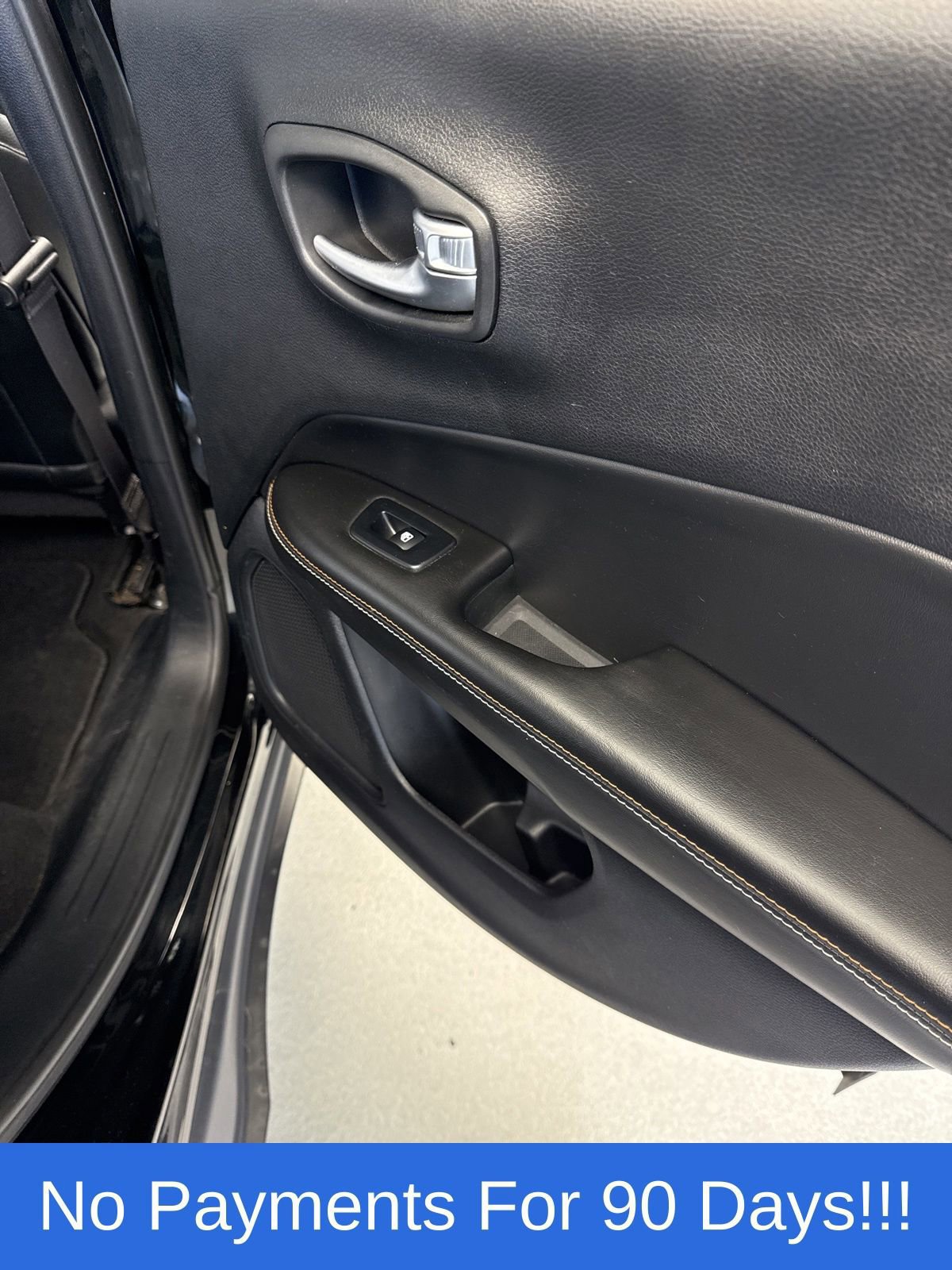 Used 2017 Jeep Compass Latitude image 32