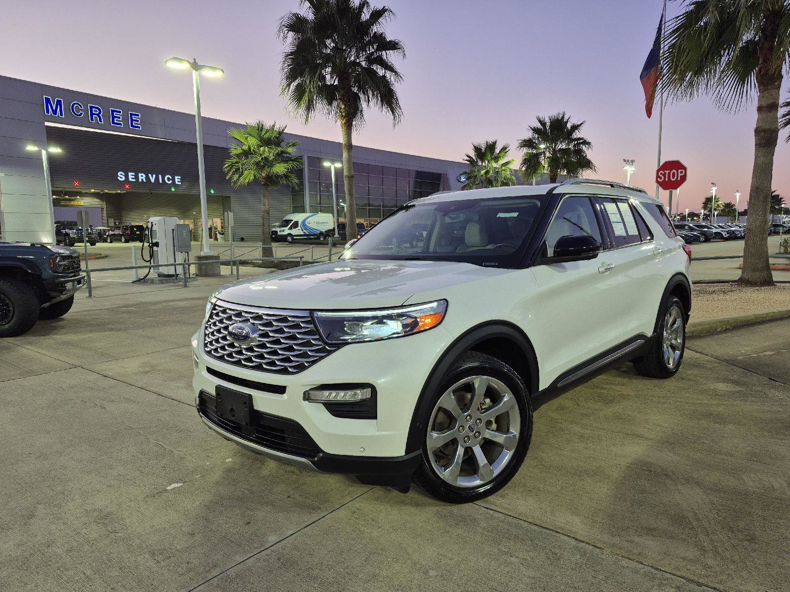 Certified 2020 Ford Explorer Platinum w/ Premium Technology Package image 1