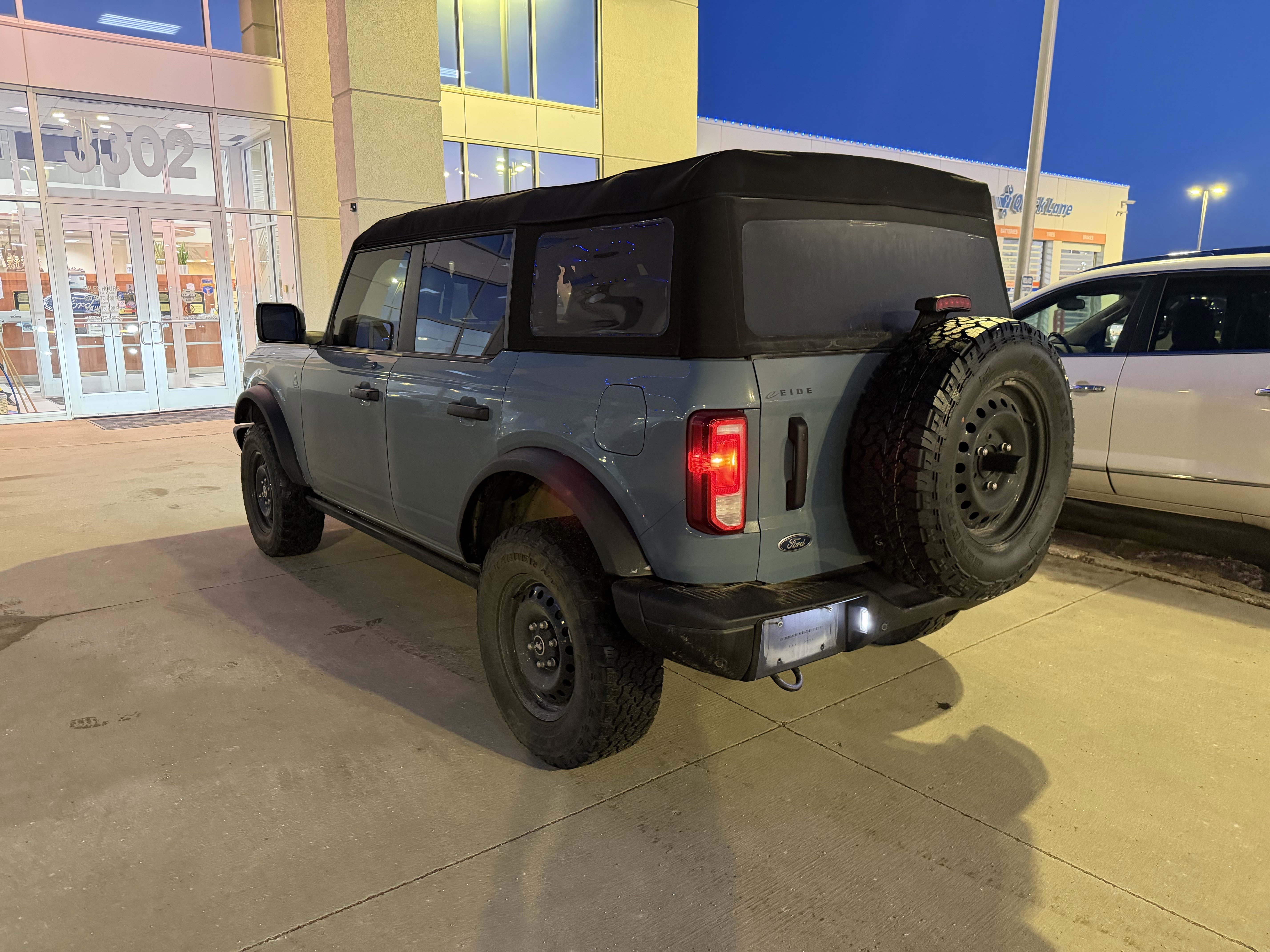 Certified 2023 Ford Bronco Black Diamond image 3