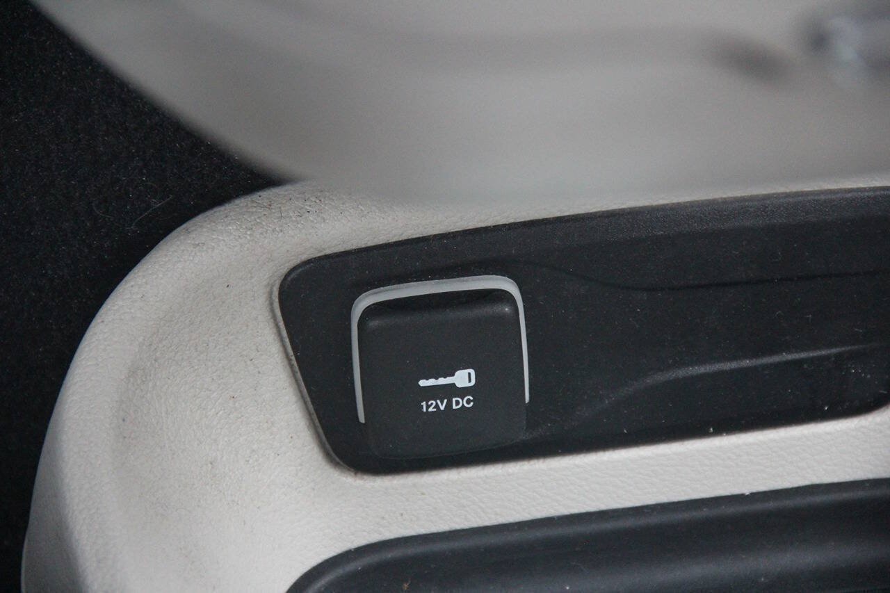 Used 2024 Chrysler Pacifica Touring-L FWD image 42