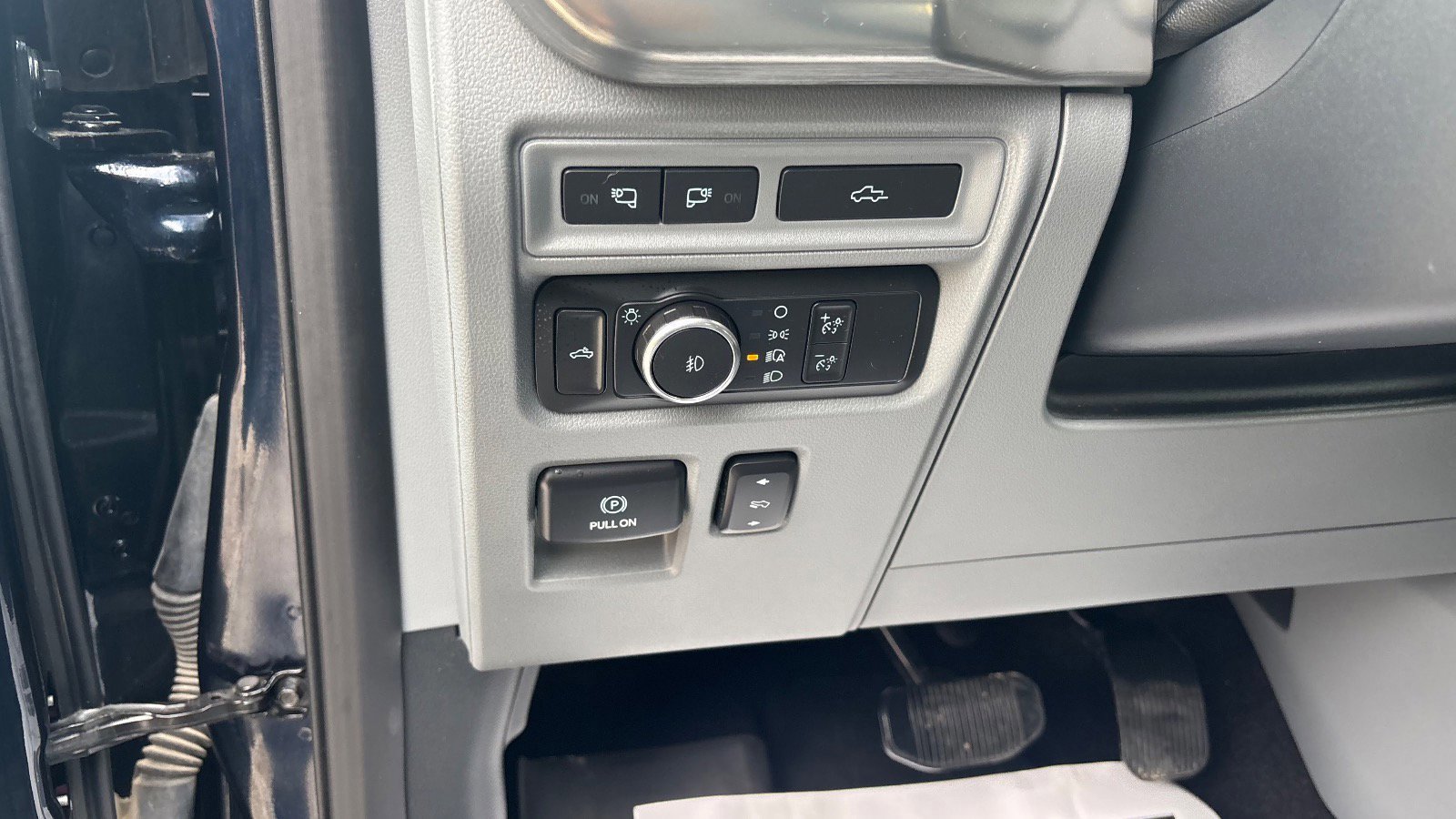 Certified 2022 Ford F150 Lariat w/ Equipment Group 502A High image 29