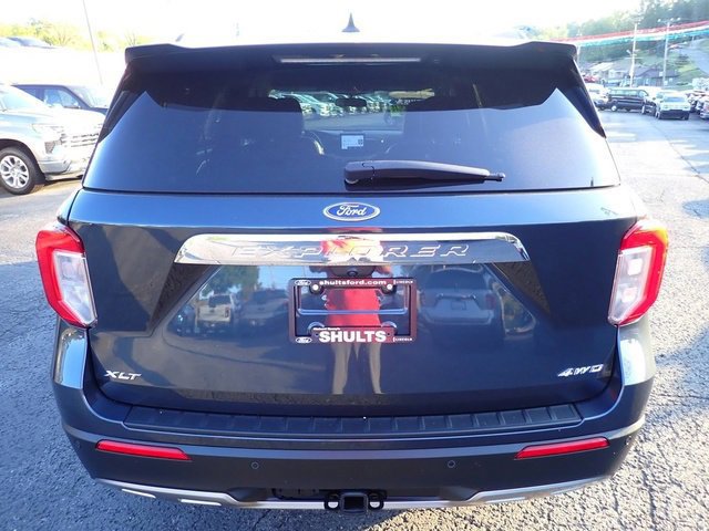 Certified 2022 Ford Explorer XLT w/ Equipment Group 202A image 3