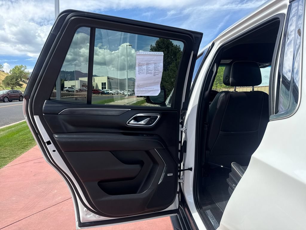 Used 2023 GMC Yukon SLT w/ SLT Luxury Package AWD/4WD image 21