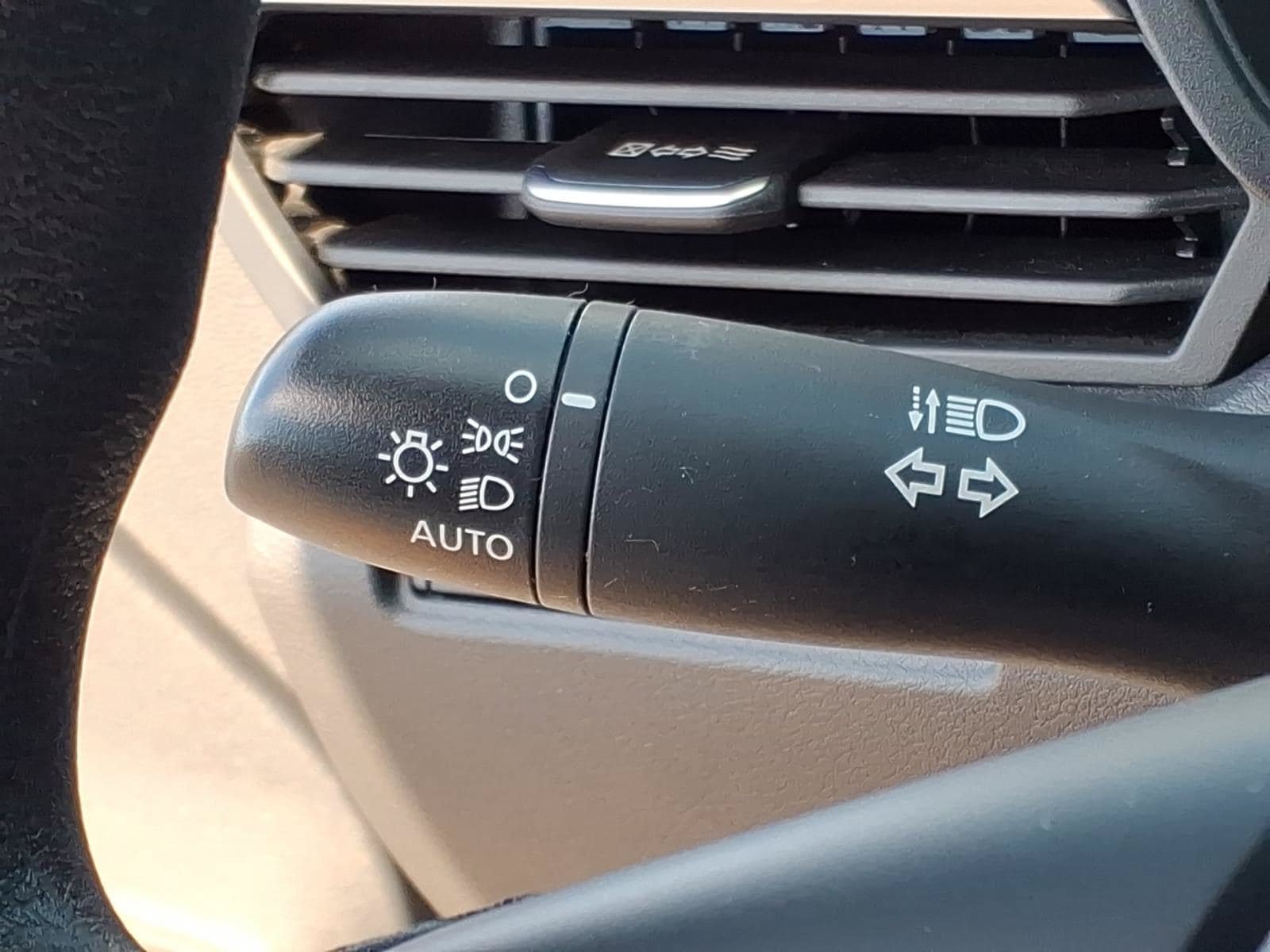 Used 2025 Nissan Altima 2.5 SV FWD image 24