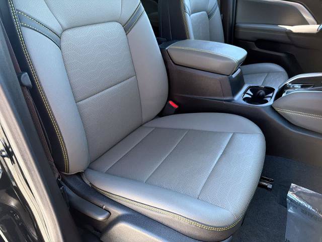 Used 2025 Chevrolet Colorado ZR2 w/ Technology Package AWD/4WD image 23