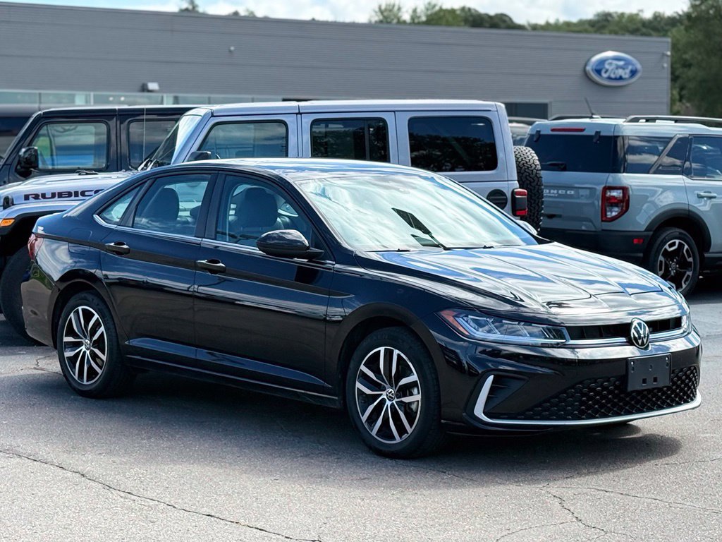 Used 2025 Volkswagen Jetta SE FWD image 23