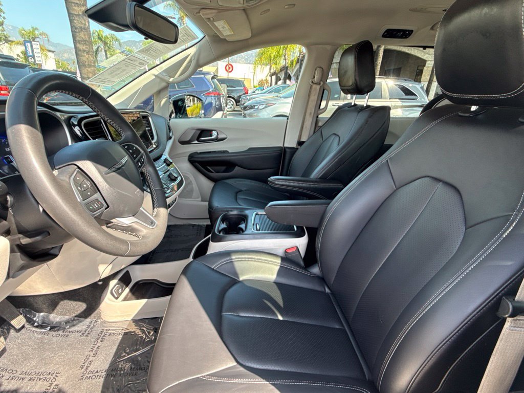Used 2024 Chrysler Pacifica Touring-L FWD image 23