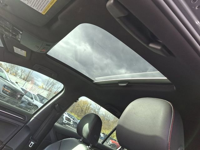 Used 2017 Volkswagen GTI SE image 19