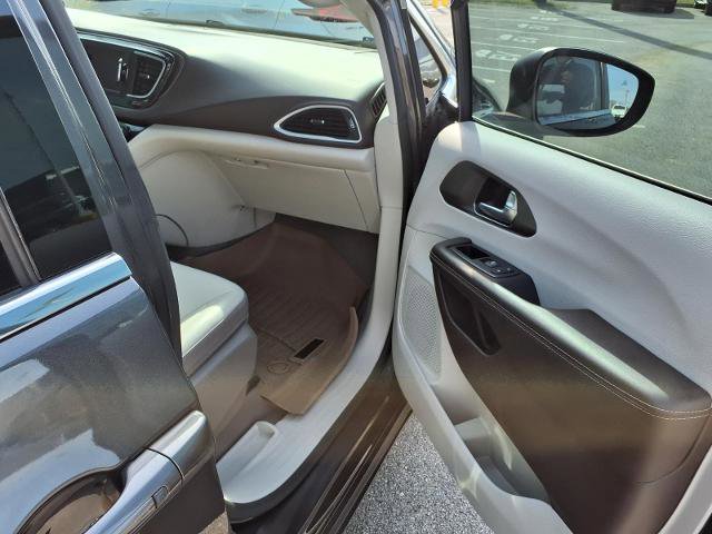 Used 2021 Chrysler Voyager Lxi image 21