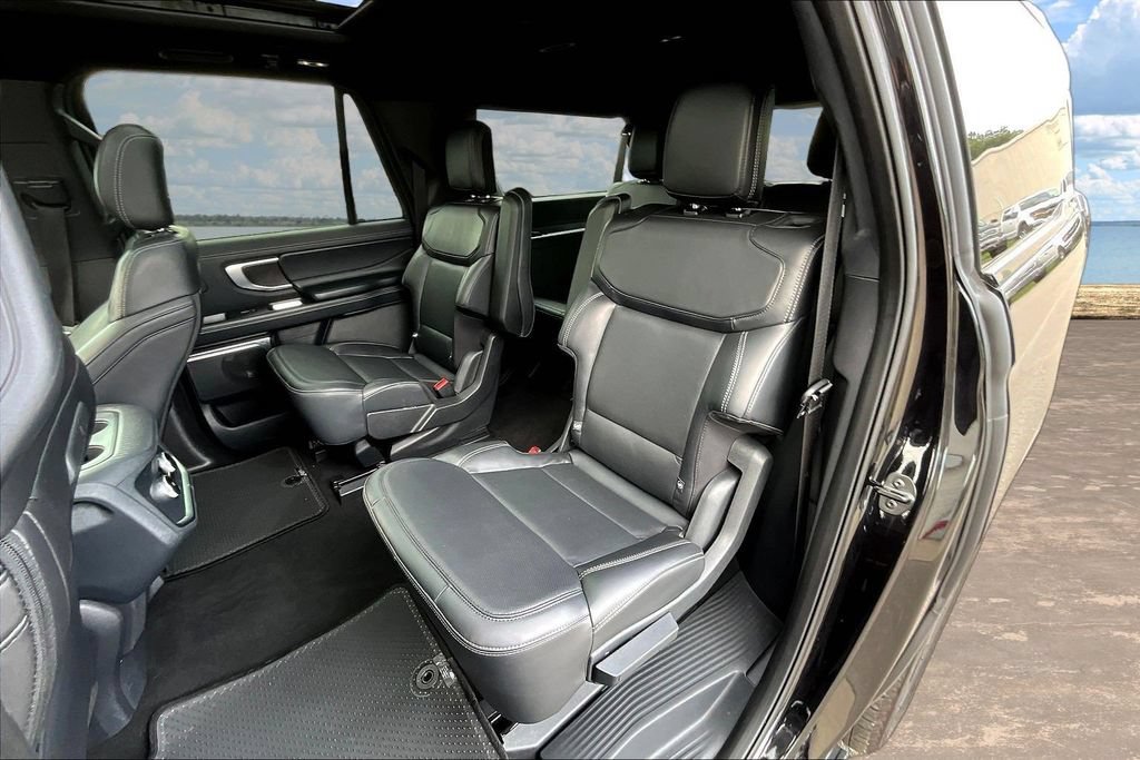 Certified 2025 Ford Expedition Max Platinum w/ Stealth Performance Package AWD/4WD image 24