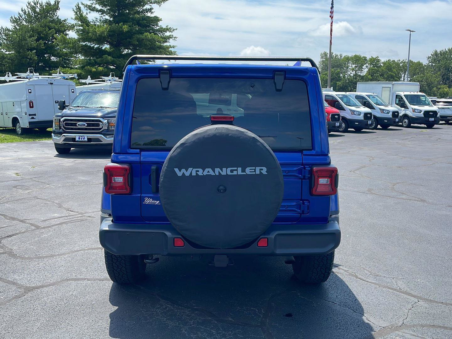 Used 2020 Jeep Wrangler Unlimited Sahara AWD/4WD image 4