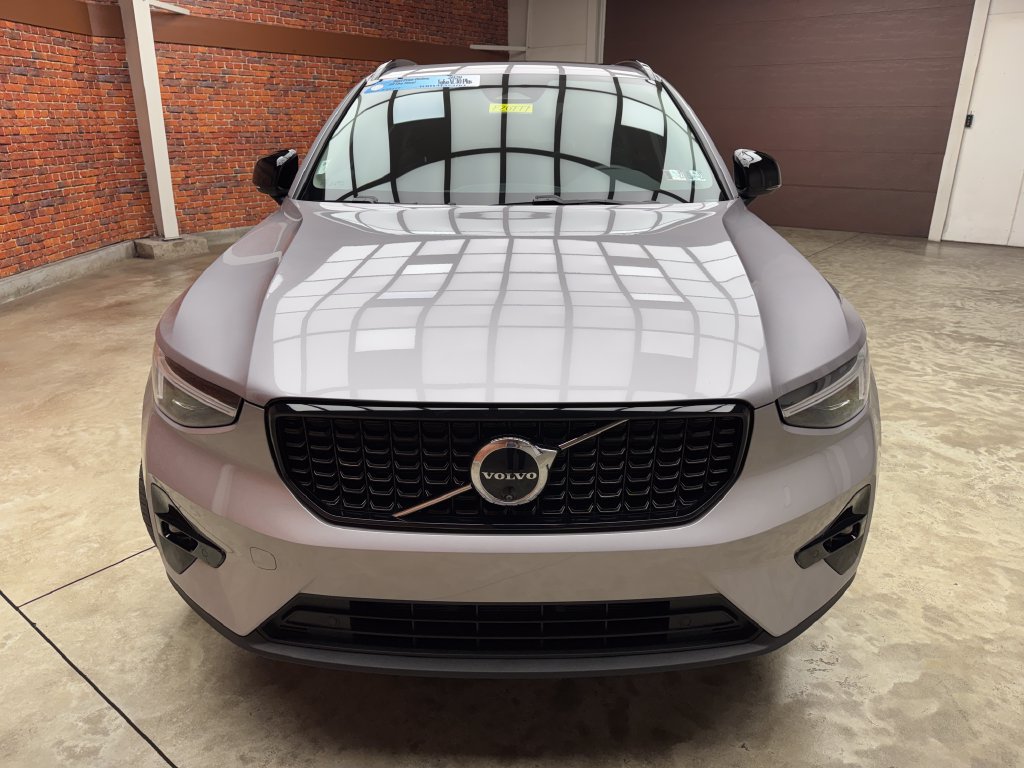 Used 2026 Volvo XC40 B5 Plus AWD/4WD image 9