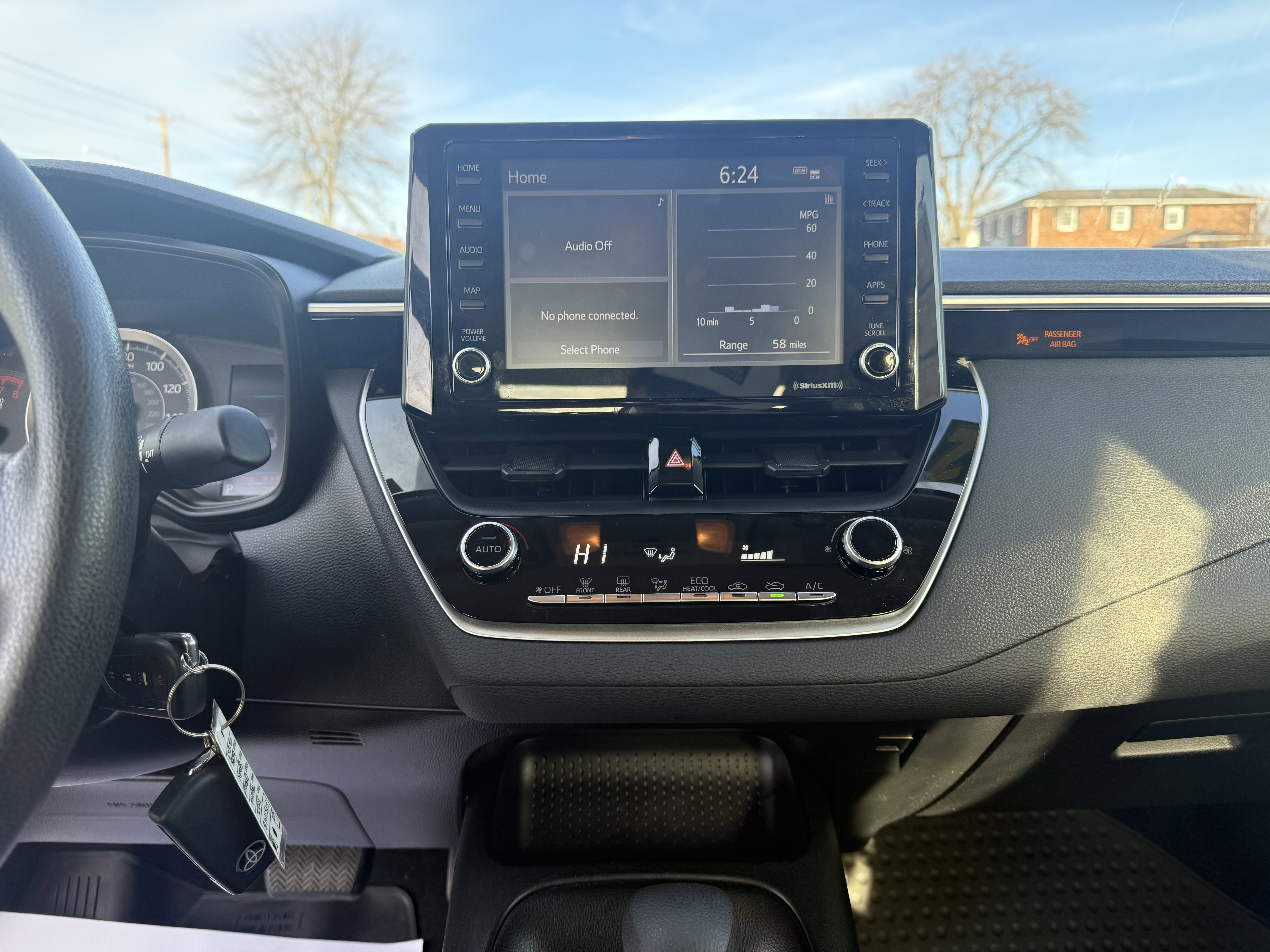 Used 2022 Toyota Corolla LE image 14