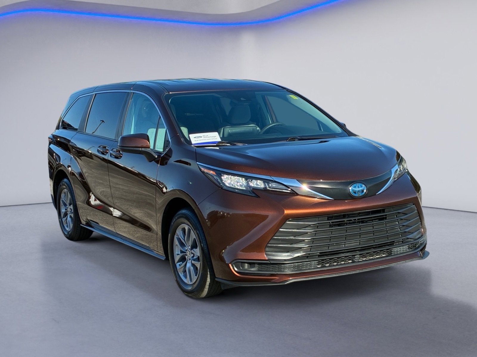 Used 2024 Toyota Sienna LE FWD image 5