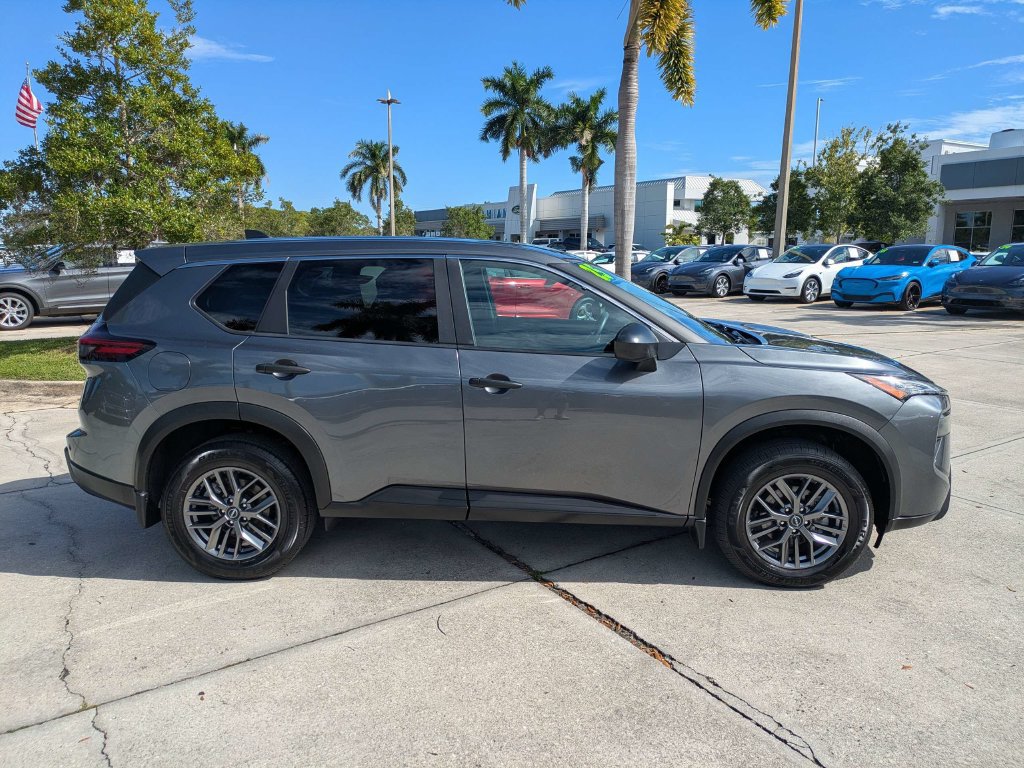 Used 2025 Nissan Rogue S AWD/4WD image 3