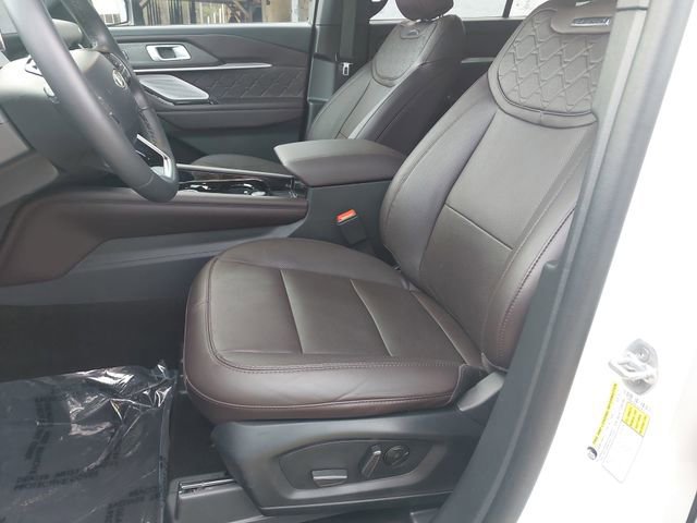 Certified 2025 Ford Explorer Platinum w/ Ultimate Package image 15