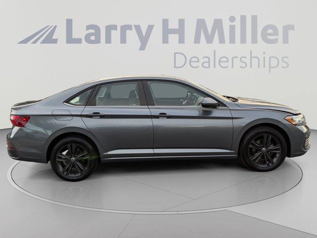 Used 2022 Volkswagen Jetta SE w/ Panoramic Sunroof Package FWD image 6