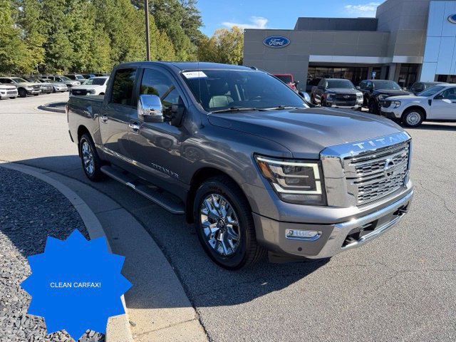 Used 2020 Nissan Titan SL w/ Moonroof Package RWD image 2
