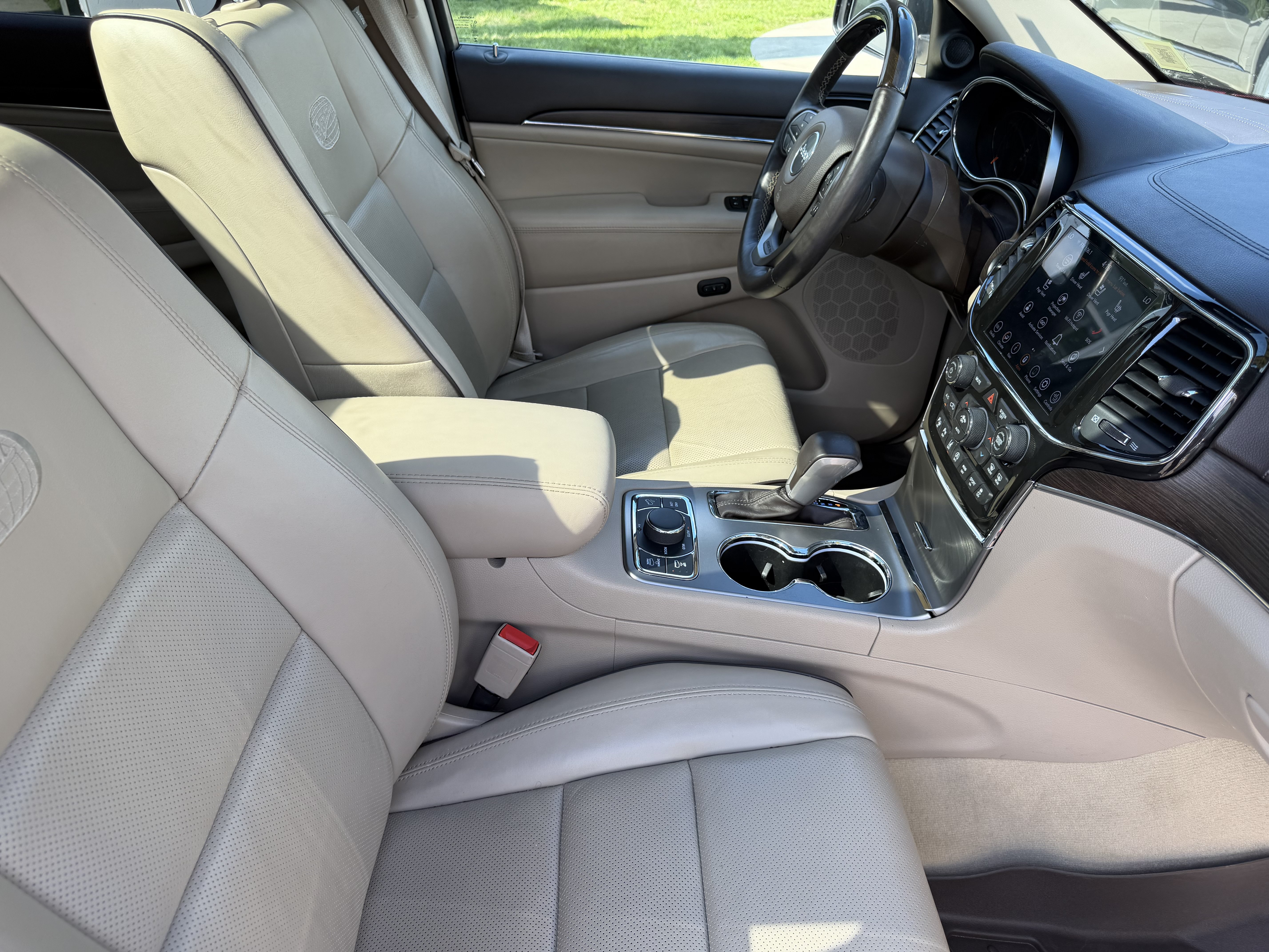 Used 2021 Jeep Grand Cherokee Overland AWD/4WD image 13