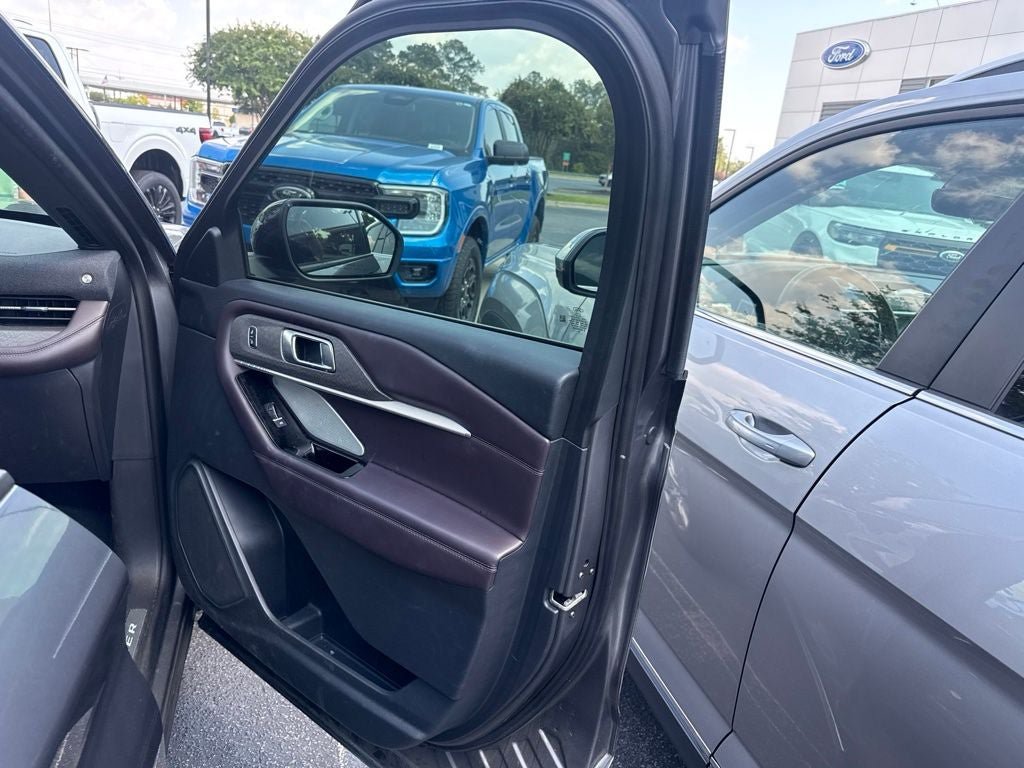 Certified 2025 Ford Explorer Platinum RWD image 29