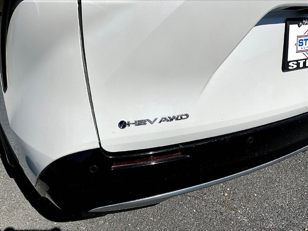 Used 2025 Toyota Sienna Platinum AWD/4WD image 31