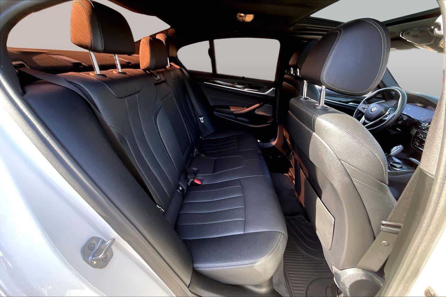 Used 2022 BMW 530i w/ Executive Package RWD image 17