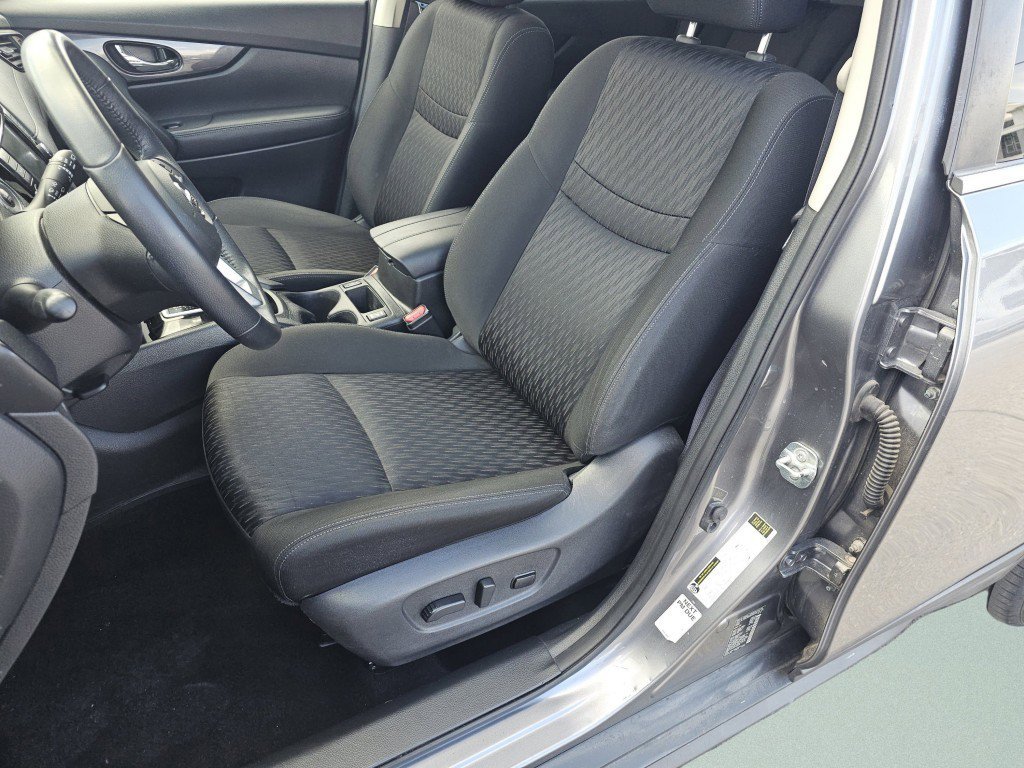 Used 2018 Nissan Rogue SV AWD/4WD image 6