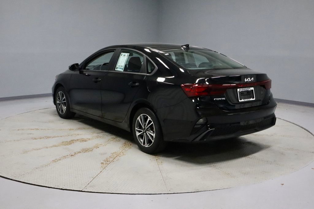 Used 2023 Kia Forte LXS w/ LXS Technology Package FWD image 9