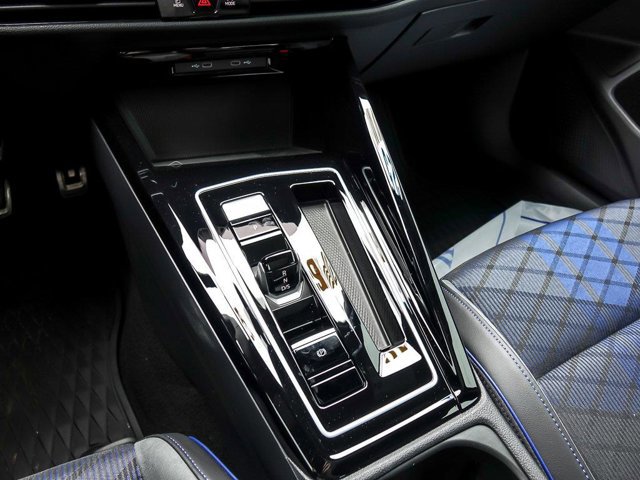 Used 2025 Volkswagen Golf R AWD/4WD image 24