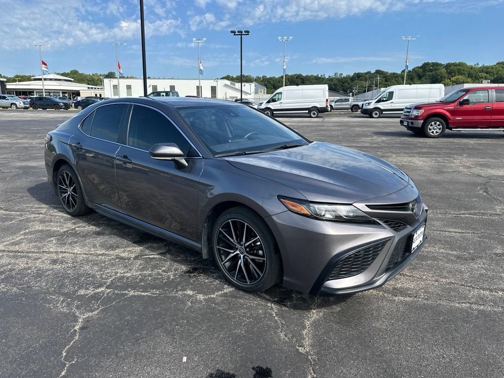 Used 2024 Toyota Camry SE w/ Blackout Package (TMS) FWD image 3