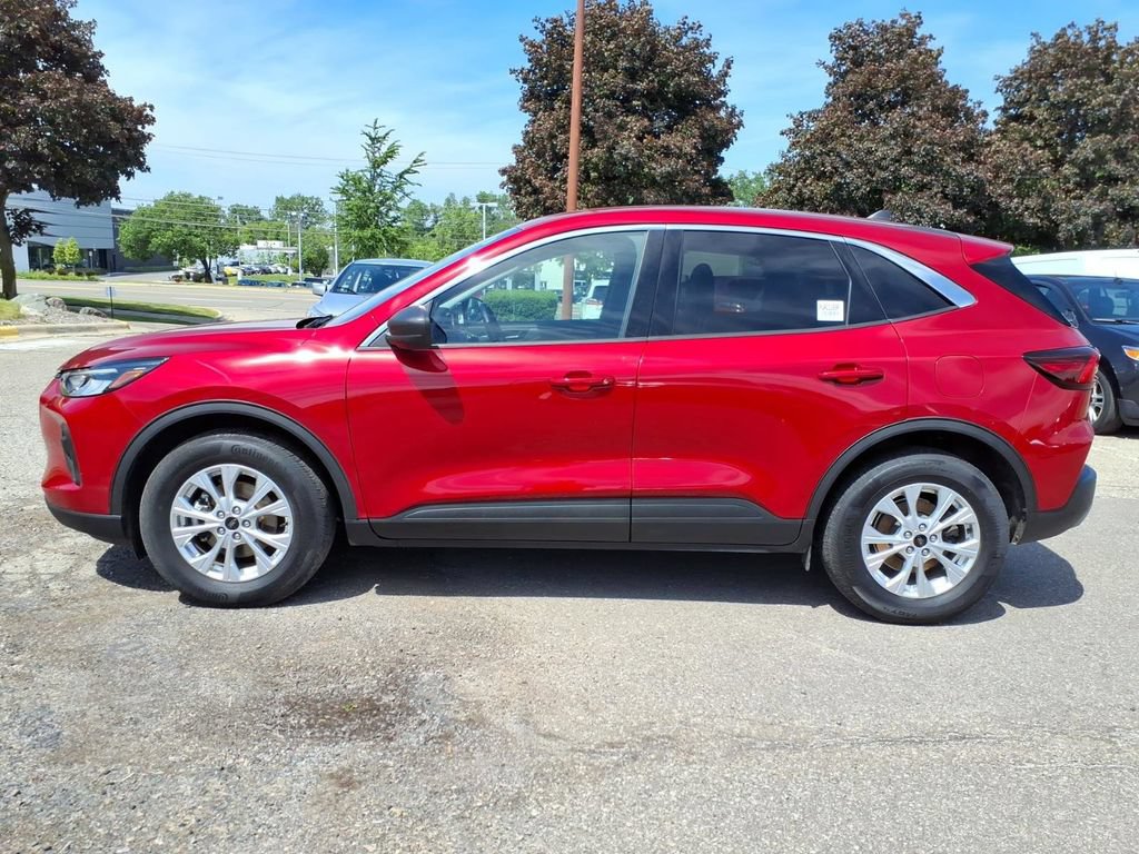 Certified 2023 Ford Escape Active AWD/4WD image 2