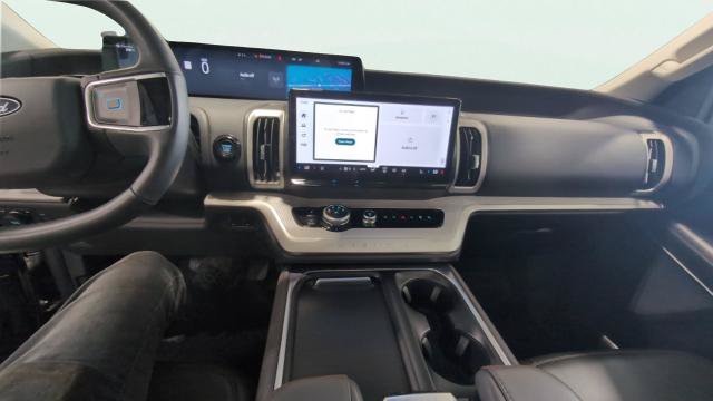 Certified 2025 Ford Expedition Active AWD/4WD image 22