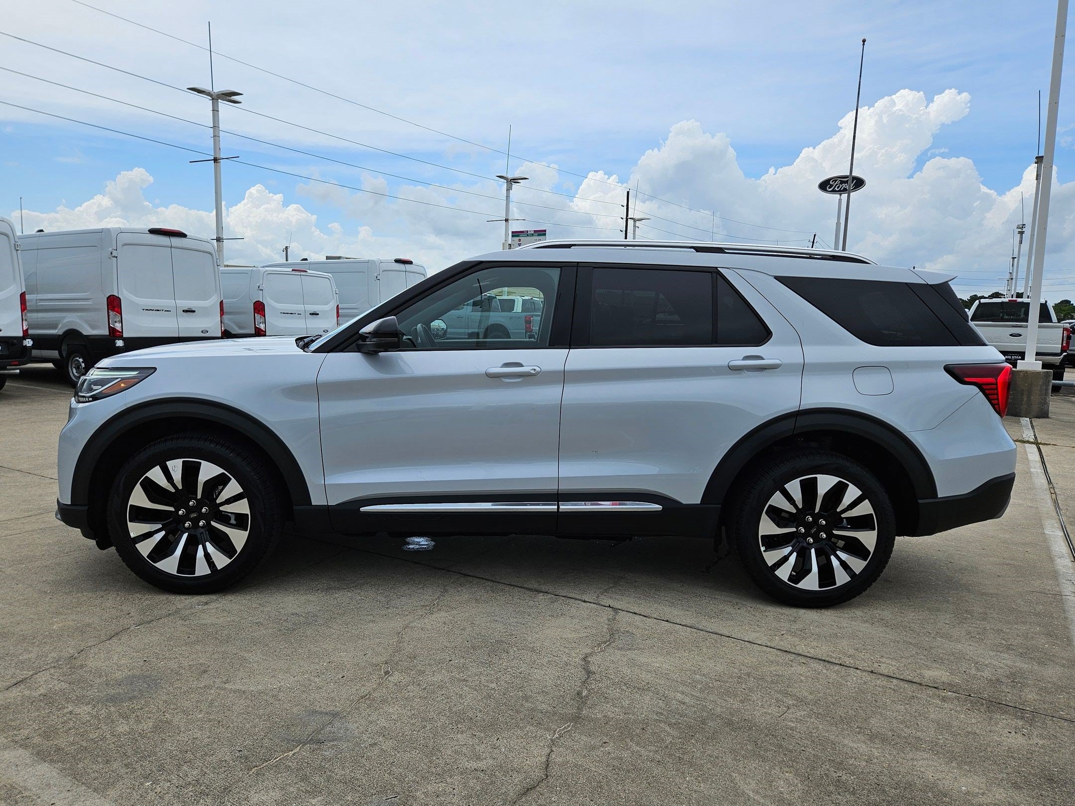 Certified 2026 Ford Explorer Platinum w/ LUX Leather Package AWD/4WD image 9
