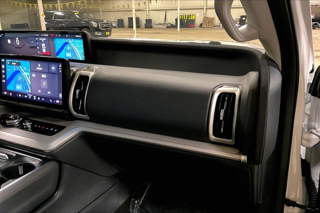 Certified 2025 Ford Expedition Active AWD/4WD image 15
