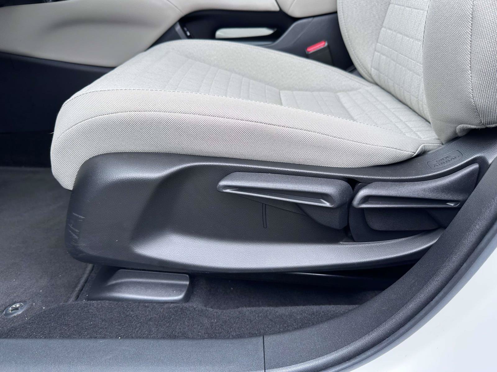 Used 2023 Honda HR-V LX image 11