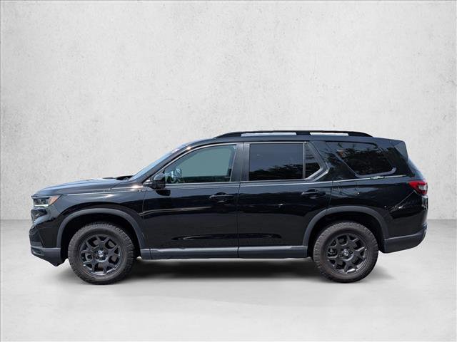 Used 2025 Honda Pilot TrailSport image 9