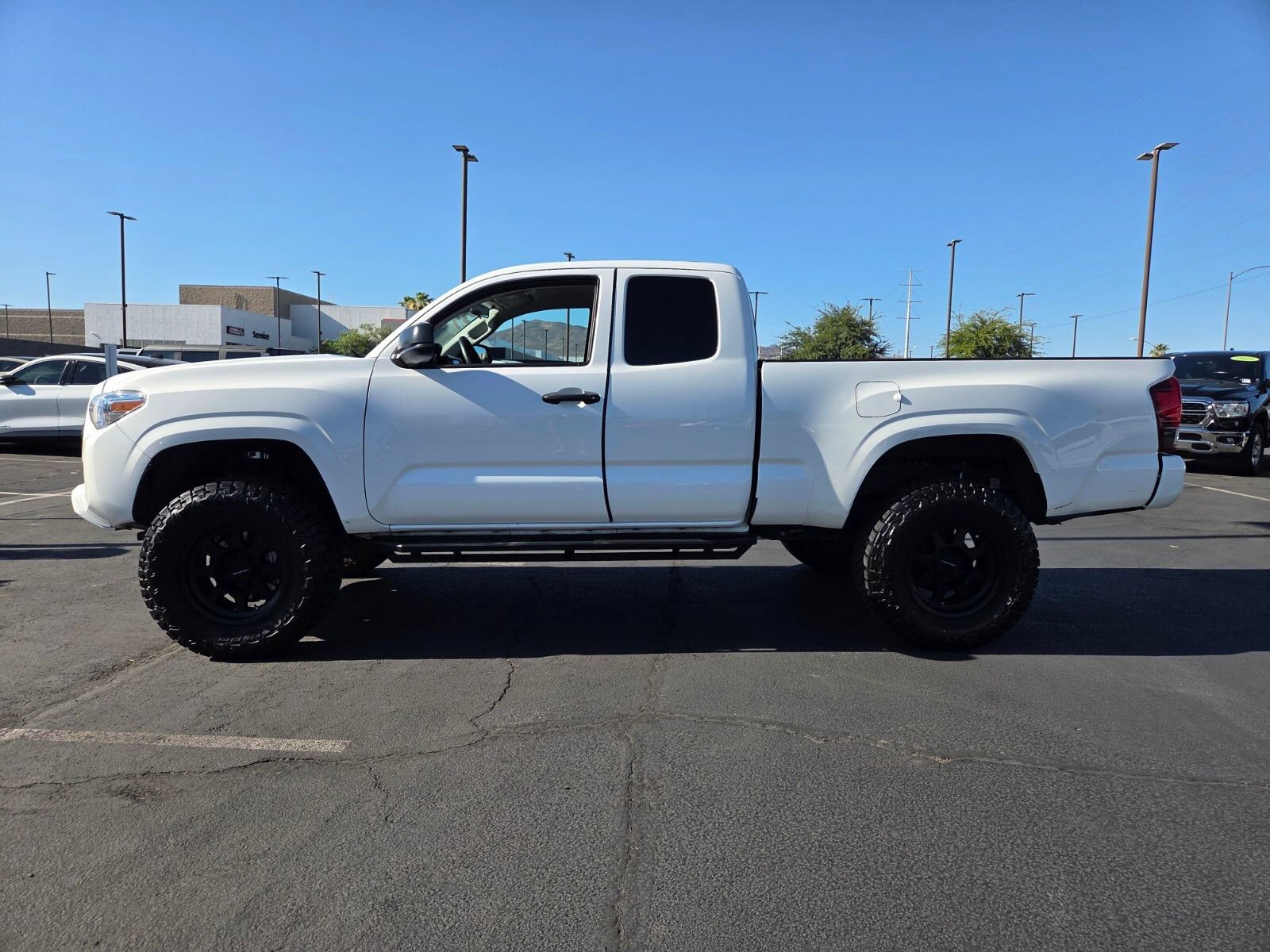Used 2022 Toyota Tacoma SR RWD image 3