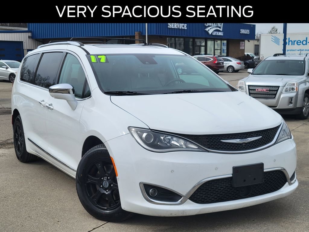 Used 2017 Chrysler Pacifica Limited image 26