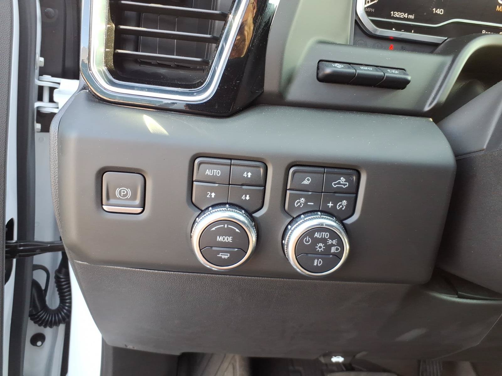 Used 2023 GMC Sierra 1500 Denali w/ Denali Reserve Package AWD/4WD image 16