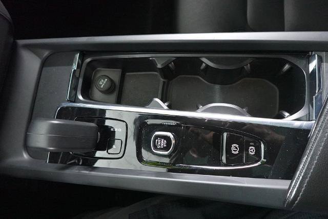 Used 2023 Volvo XC60 B5 Core image 21