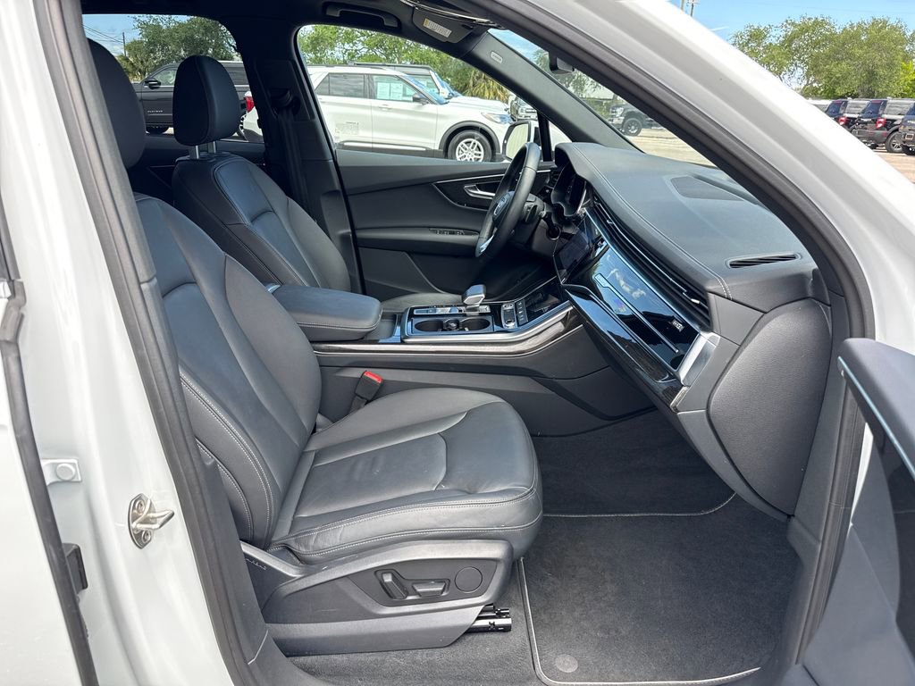 Used 2025 Audi Q7 2.0T Premium w/ Convenience Package AWD/4WD image 26