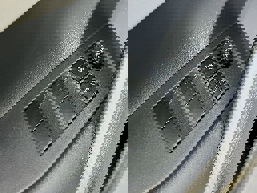 Used 2023 Toyota Corolla Cross LE image 28